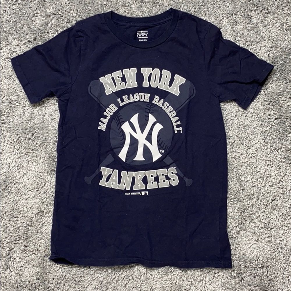 Boys NY Yankees T-shirt size medium 10/12